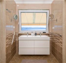 2 bedroom villa with pool and sea views in Bol, Brač Island, sleeps 4